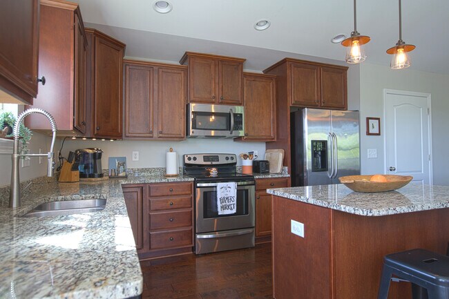 Building Photo - 210 Jewel Ct