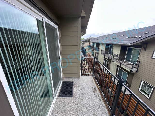 Building Photo - Discover Spacious Comfort: Elegant 3-Bed, 3.5-Bath Townhouse in Happy Valley!