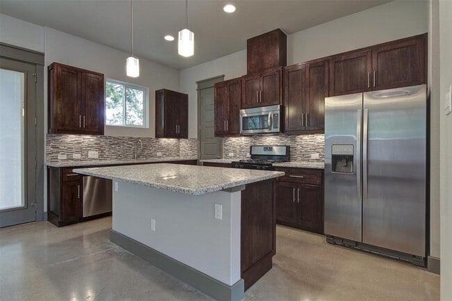 Building Photo - 923 E 37th St