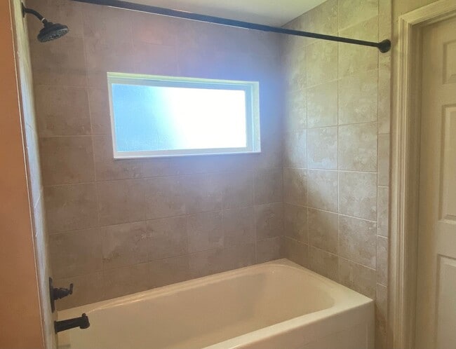 Building Photo - Maintenance-Free 4 Bedroom Rental!