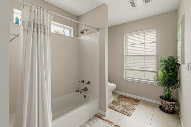 Building Photo - 855 Mande Ct