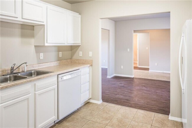 Building Photo - 6604 SW Springwood St