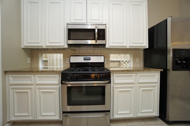 Building Photo - 1518 Sutton St