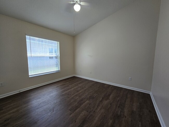 Building Photo - 3126 Stonehurst Cir