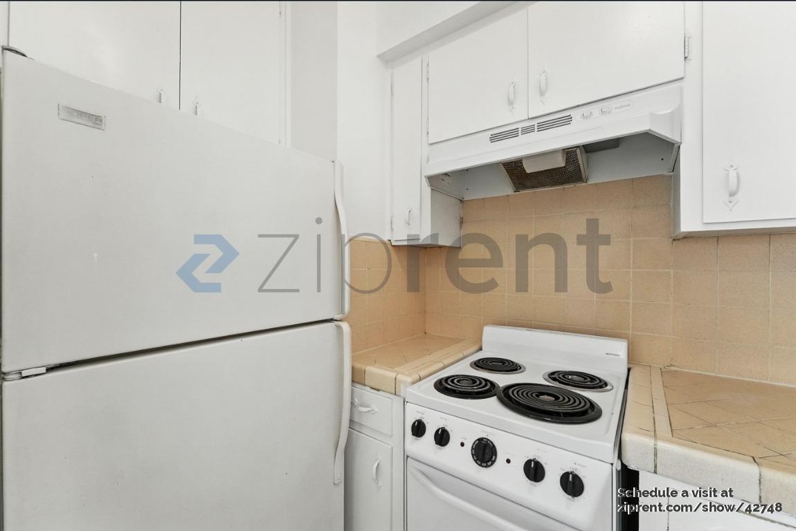 Building Photo - 132 W 18th St