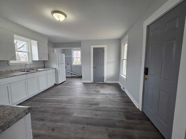 Building Photo - 3533 Douglas Ave