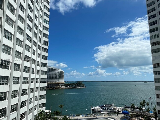 Building Photo - 825 Brickell Bay Dr
