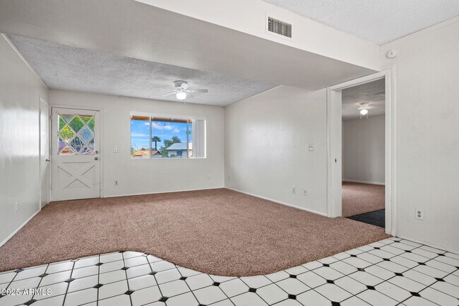 Building Photo - 13 E Desert Dr