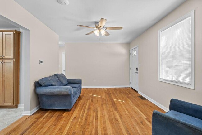 Building Photo - 1009 Lindsay St