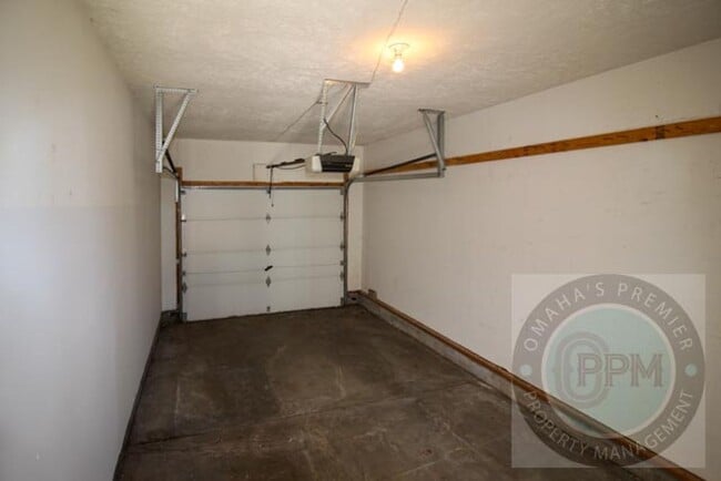 Building Photo - Comfortable 2 Bedroom/ 2 Bathroom/ 2 Car D...
