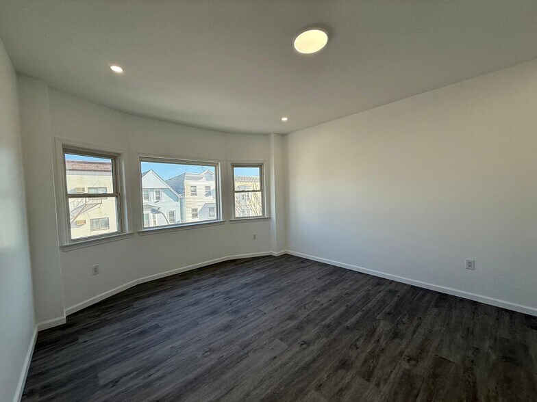 Building Photo - 17 Kearny Ave