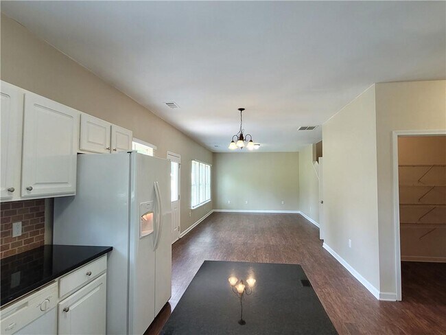 Building Photo - 6010 Stonebrook Ln