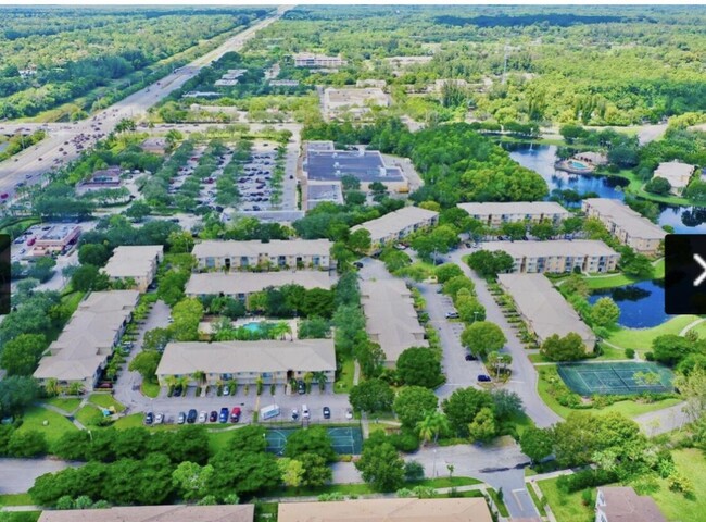 Building Photo - 100 Crestwood Ct N