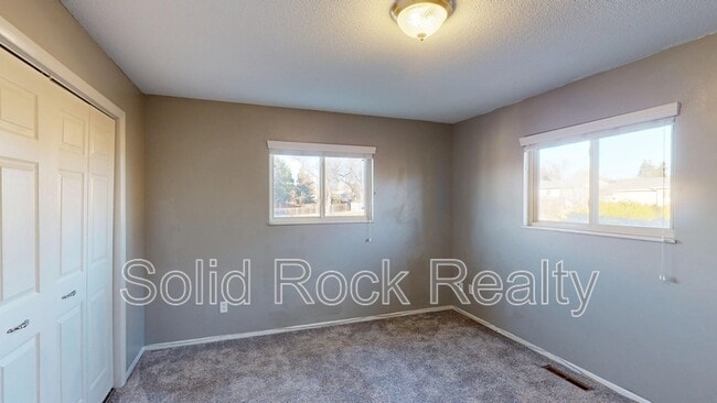 Building Photo - 6505 Wicklow Cir E