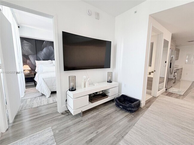 Building Photo - 121 NE 34th St