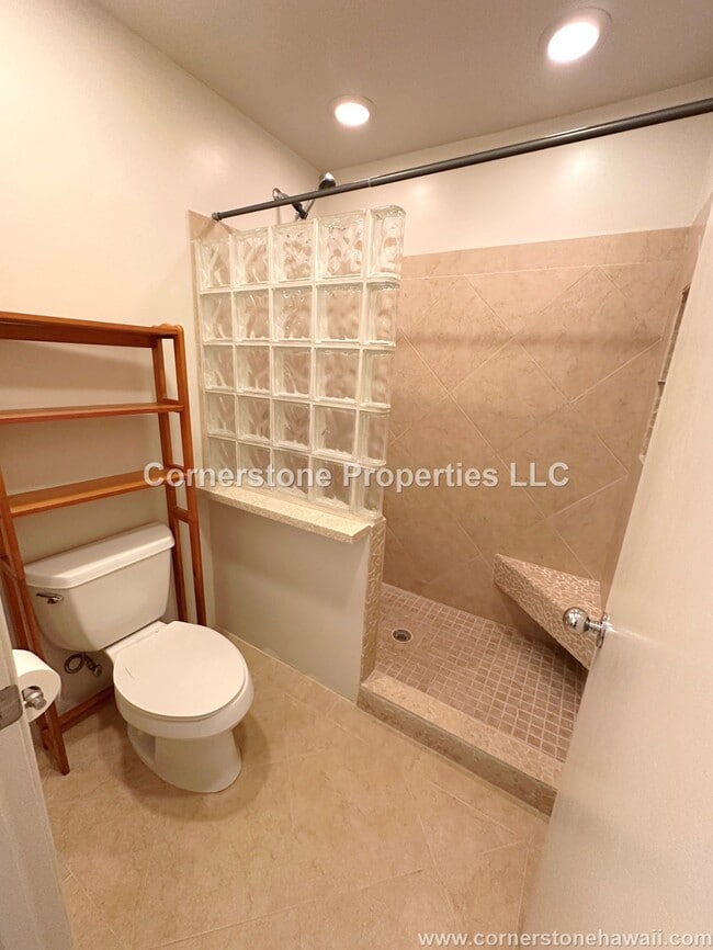 Building Photo - 468 Mananai Pl