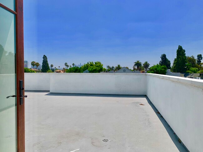 private terrace - 859 S Lucerne Blvd