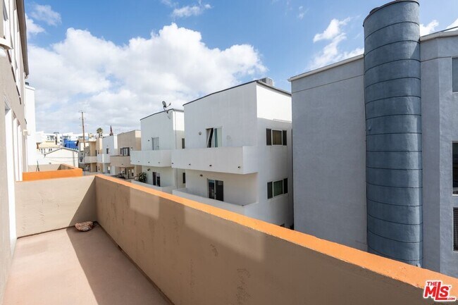 Building Photo - 114 Fleet St