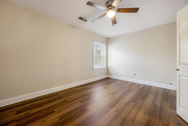 Building Photo - 672 Watson St