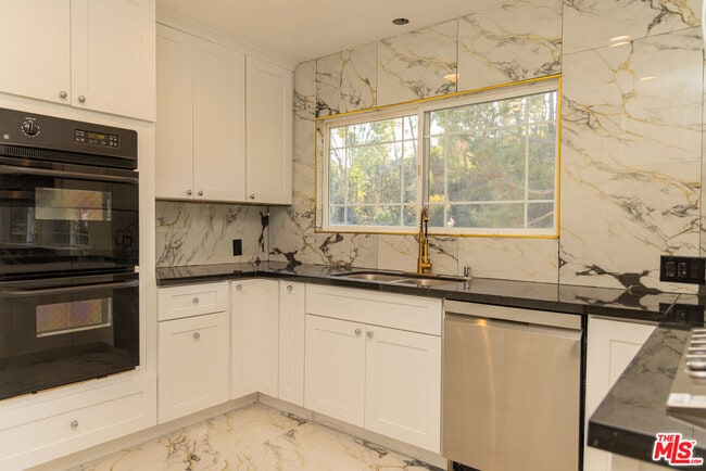 Building Photo - 5604 Valley Circle Blvd