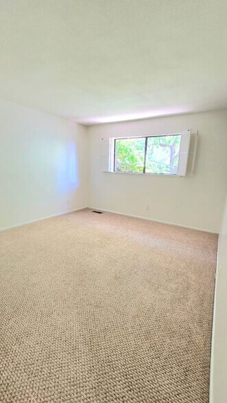 Building Photo - 6480 Havenside Dr