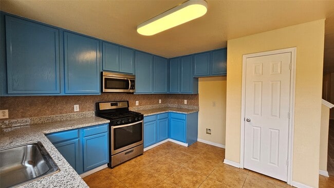 Building Photo - 22135 Greengate Dr
