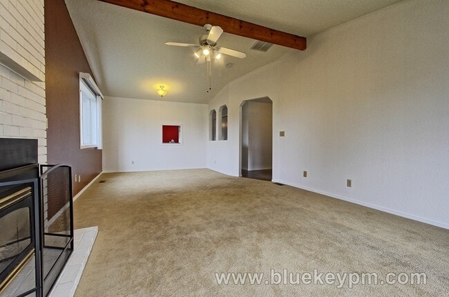 Building Photo - 3 Bed, 2 Bath home in Milwaukie
