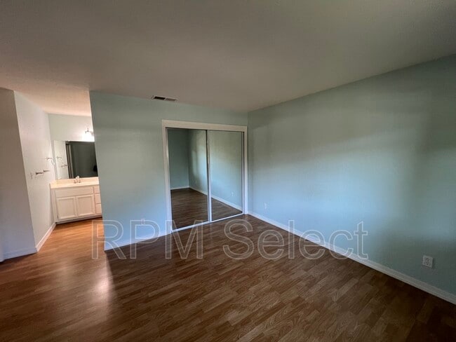 Building Photo - 159 Valley Oak Dr