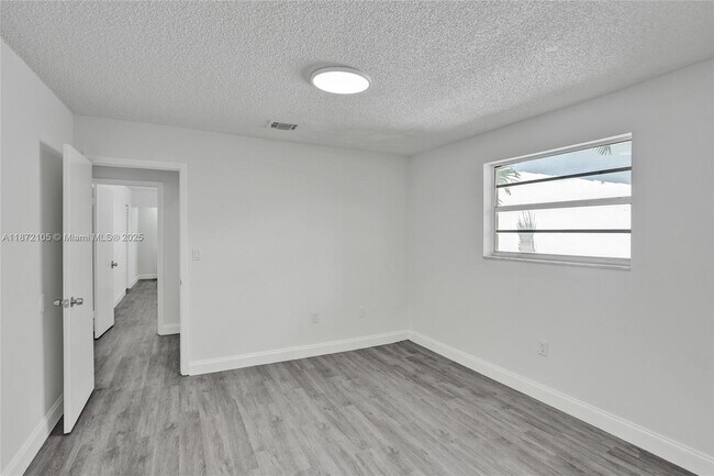 Building Photo - 3074 SW 17th St