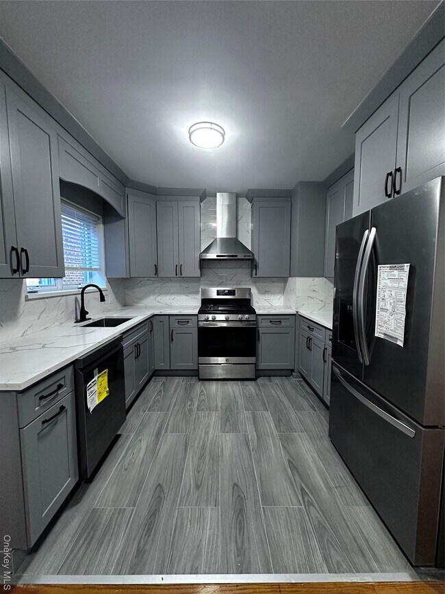 Building Photo - 1233 Lydig Ave