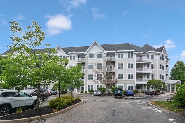 Building Photo - 614 Pond St