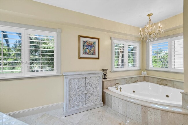 Building Photo - 625 Poinciana Dr