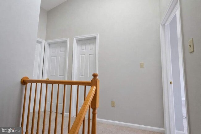 Building Photo - 4 Elm Tree Ct