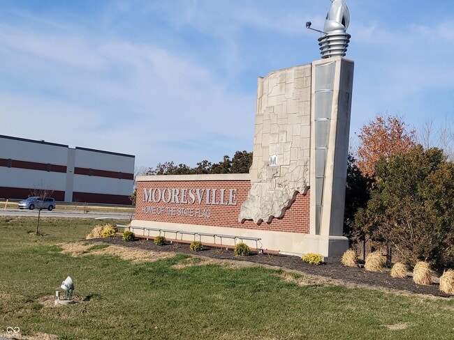 Building Photo - 132 E Center Dr