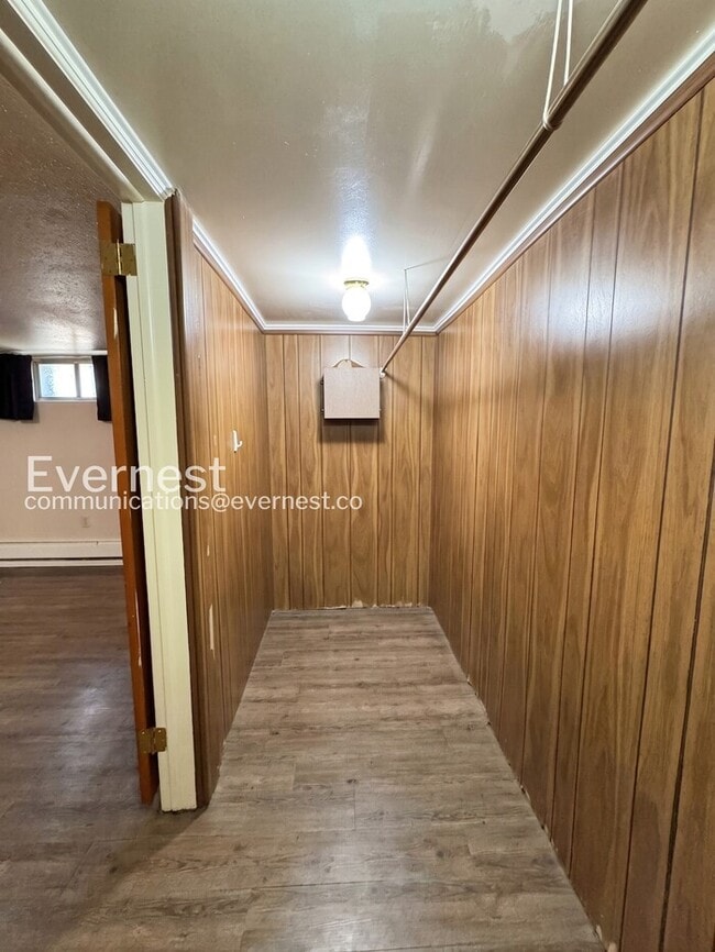 Building Photo - 3 Bed, 2 Bath Home with Garage / Available Soon!