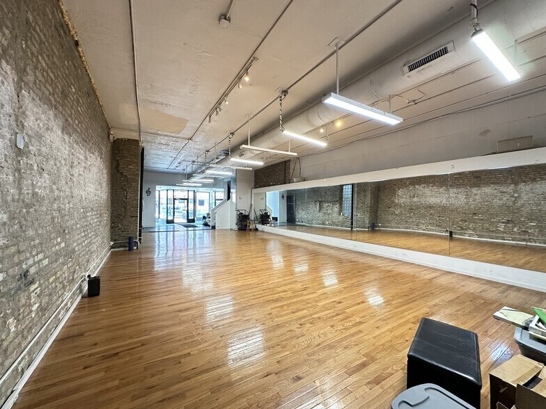 Building Photo - 1654 W Chicago Ave