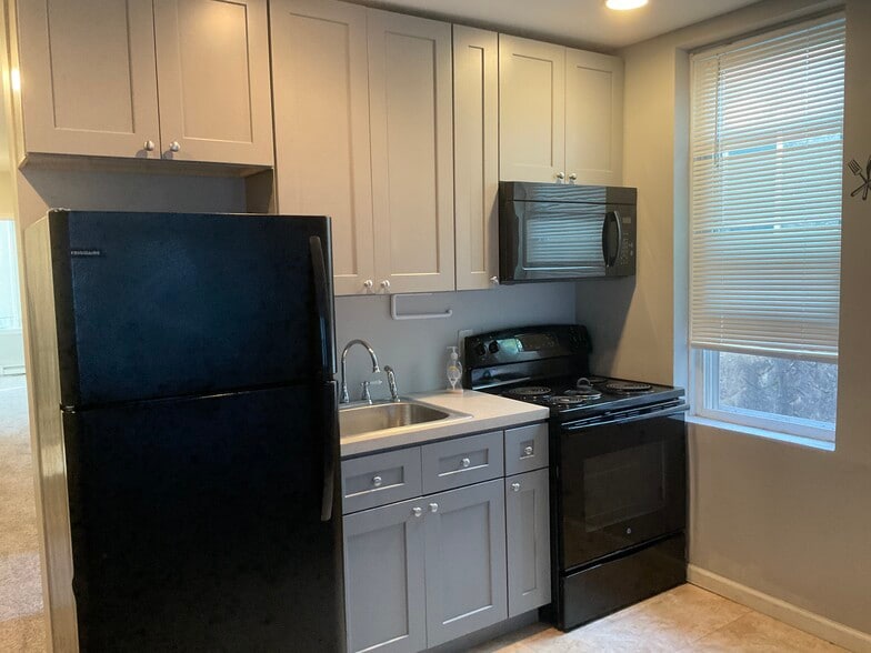 Building Photo - 4287 Mantua Ave