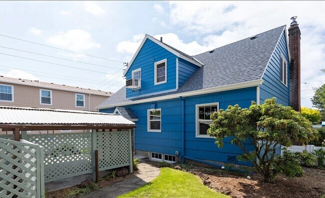 Building Photo - 6613 N Amherst St