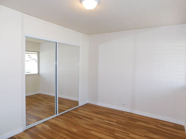 Building Photo - 2-bed 2-bath 1- parking Tropic Gardens Town House for rent!