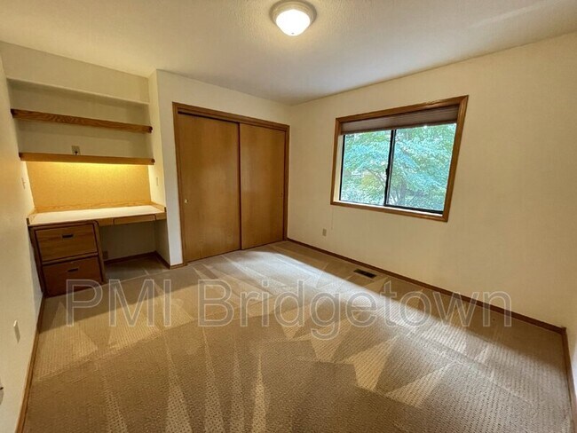 Building Photo - 11011 S Southridge Dr