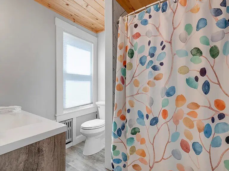 Building Photo - 10 W Elm St