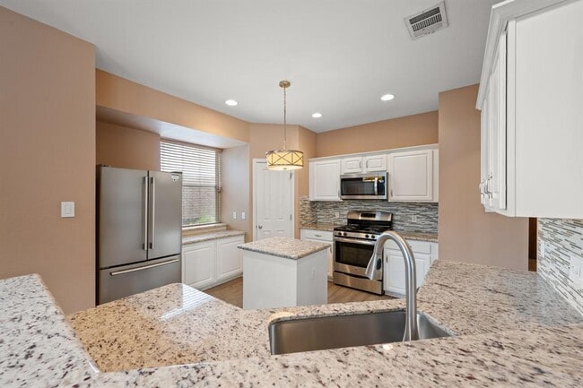 Building Photo - 1006 Shadow Valley Cove