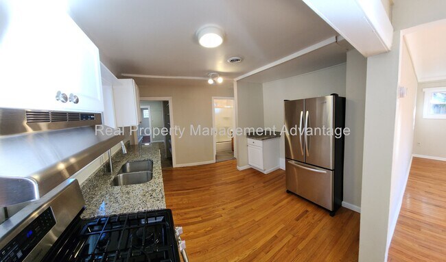 Building Photo - Spacious, Renovated and Close to Ferndale!