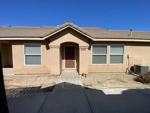 Building Photo - 2109 Bella Oaks Dr