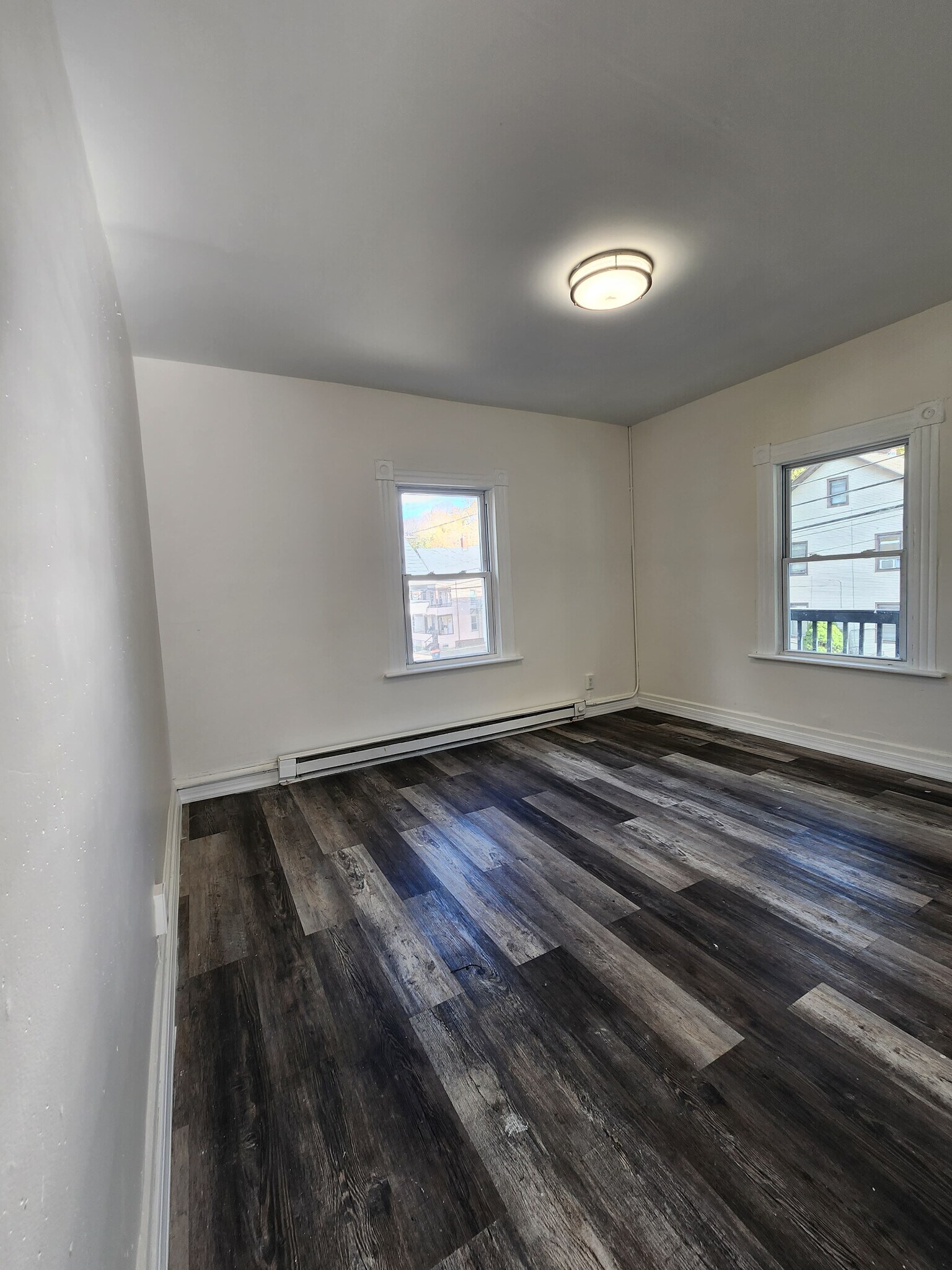 Building Photo - 135 Willow St