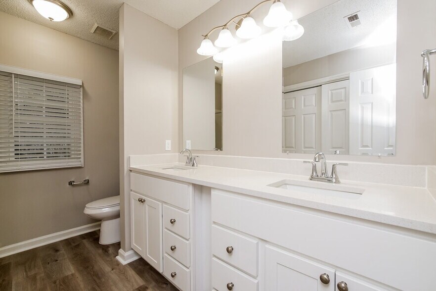 Building Photo - 500 Mountain Lake Dr