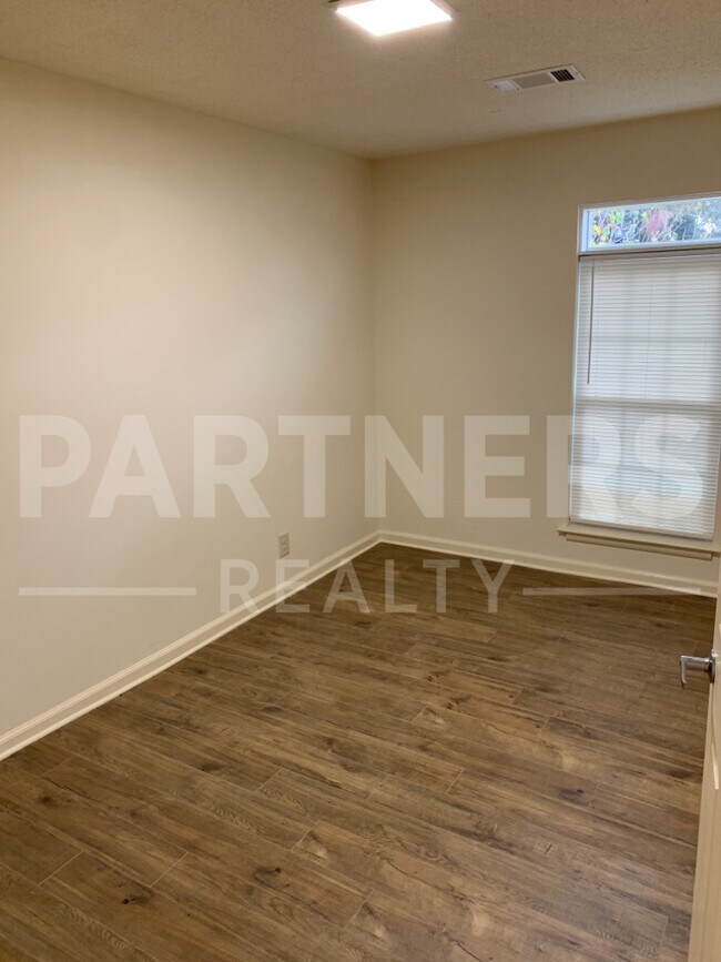 Building Photo - 3121 Milan Dr