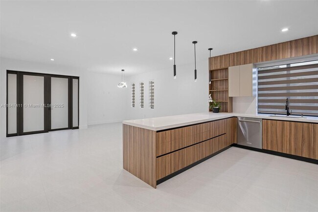 Building Photo - 917 SW 78th Pl