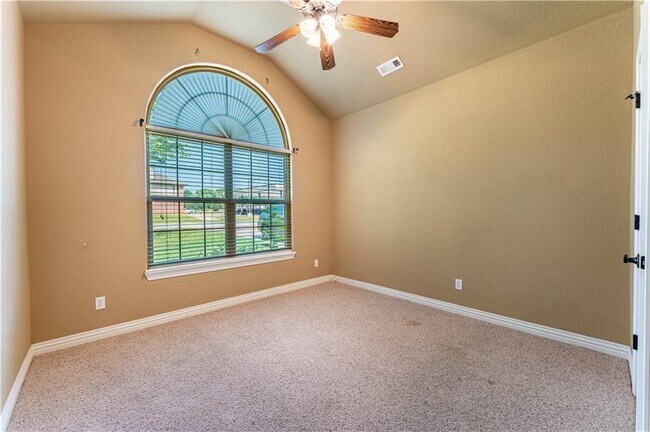 Building Photo - 126 S Angus Ln