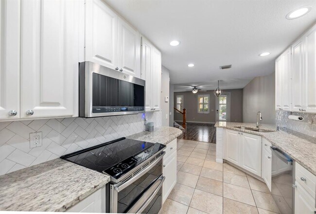 Building Photo - 1633 Napoli Dr W